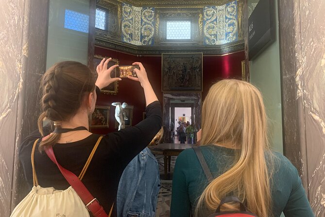 Private Florence Uffizi Gallery Tour With Skip-The-Line Entry & Leonardos Works - Accessibility and Amenities
