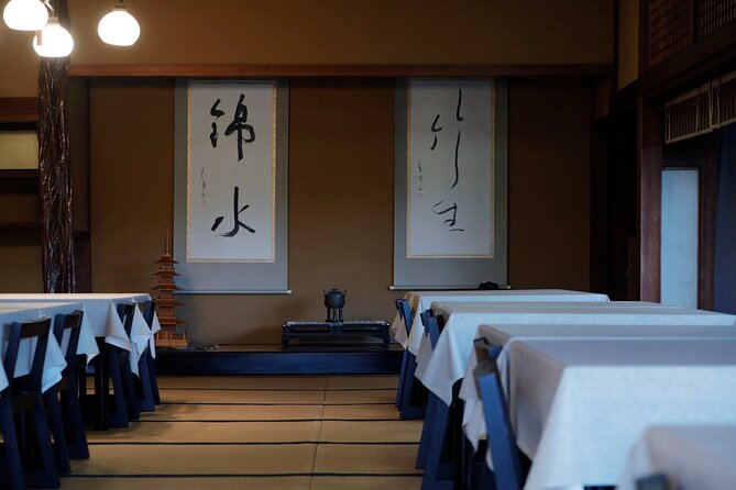 Private Food and Architecture Walking Tour in Kinsuite - Architecture Highlights