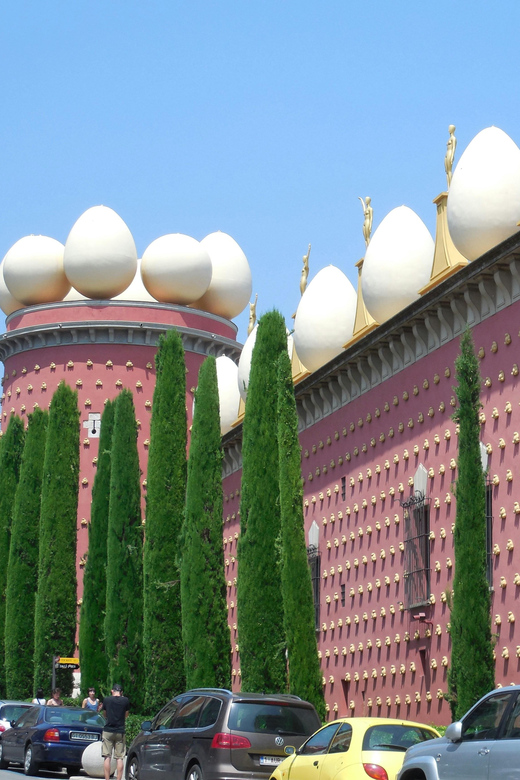 Private From Barcelona: Dalis Museum & Birthplace Tour - Meeting Point