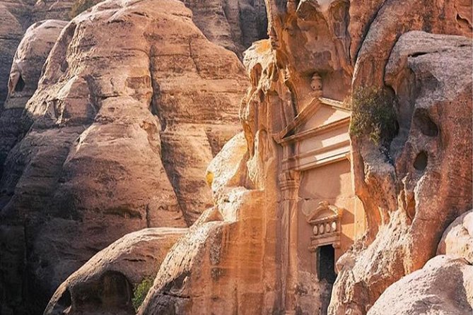 Private Full-Day Aqaba Shore Excursion to Petra and Little Petra - Local Dining and Alcohol Availability