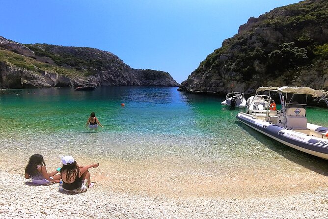 Private Full Day Boat to Grama Bay - Quick Points
