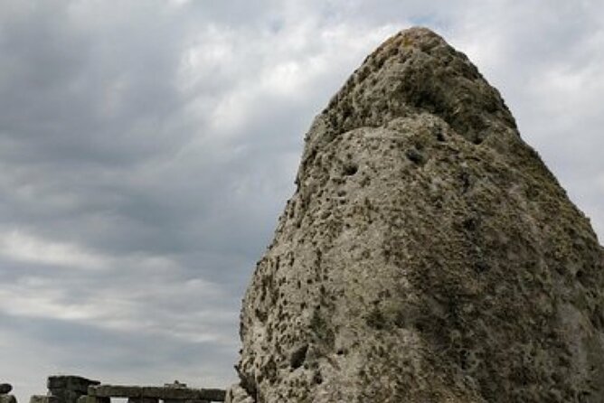 Private Full Day Guided Tour to Bath and Stonehenge - Exploring Stonehenge