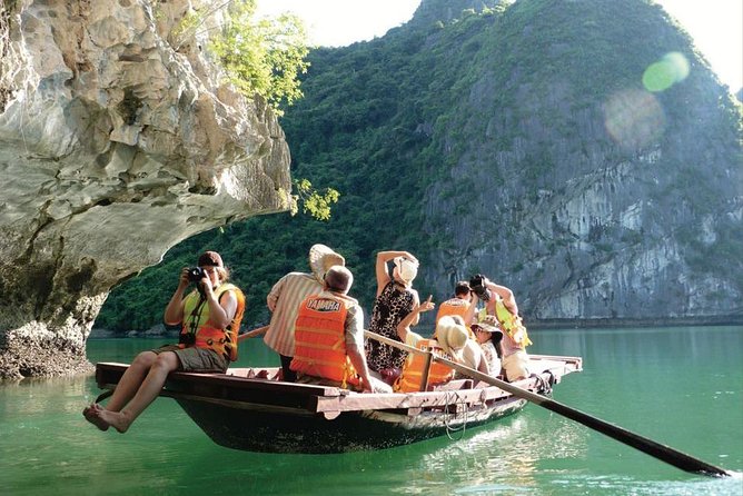 Private Full-Day Halong Bay Tour Including Cruise, Kayaking and Surprising Cave - Savoring the Seafood Lunch