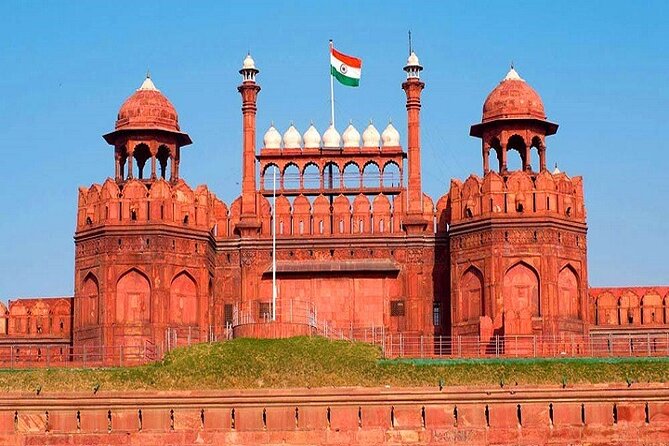 Private Full-day Historical Adventure Tour in Agra by Gatimaan Express - Train Journey to Agra