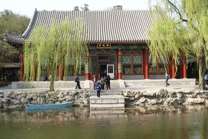 Private Full-Day Mutianyu Great Wall and Summer Palace Tour With Dragon Boat Ride From Beijing - Experiencing Dragon Boat Ride