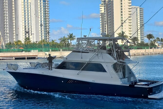 Private Full-Day Tour by Yatch in Cancún - Booking and Pricing