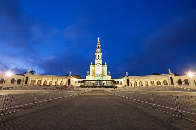 Private Full Day Tour - Fatima, Batalha, Nazare, and Obidos From Lisbon - Pickup and Accessibility