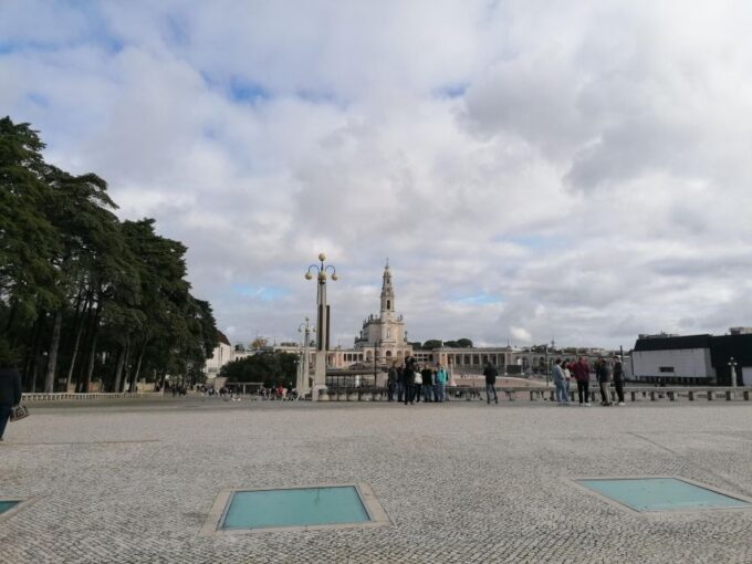 Private Full Day Tour - Fátima, Batalha, Nazaré and Óbidos - Óbidos: Medieval Splendor
