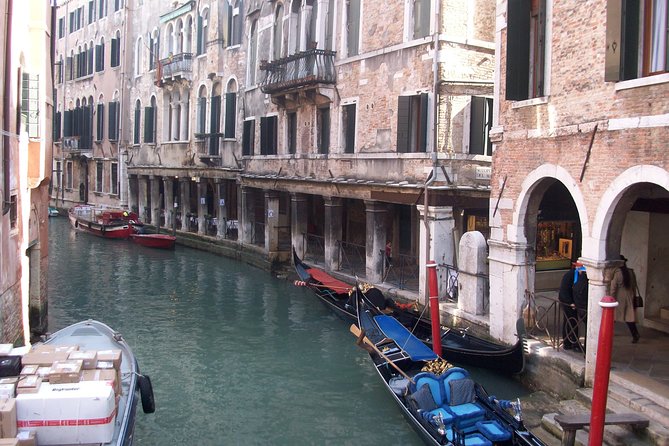 Private Full Day Tour From Milan to Venice With Local Tour Guide and Fast Train - Experiencing the Grand Canal
