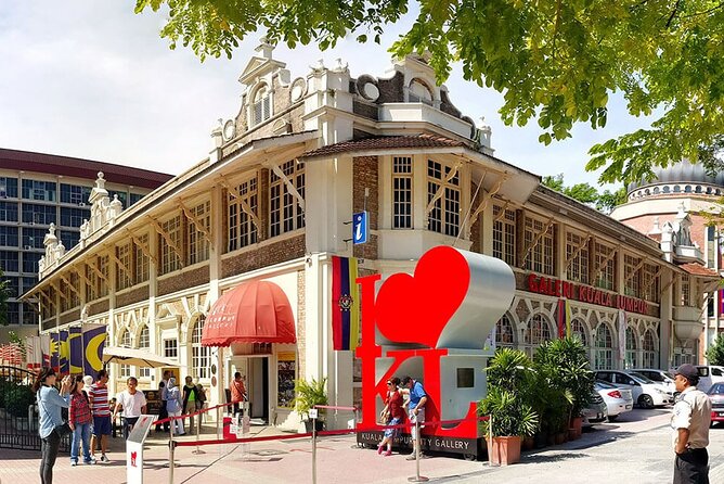 Private Full-Day Tour Includes Petronas Twin Towers & Batu Caves - Batu Caves Exploration