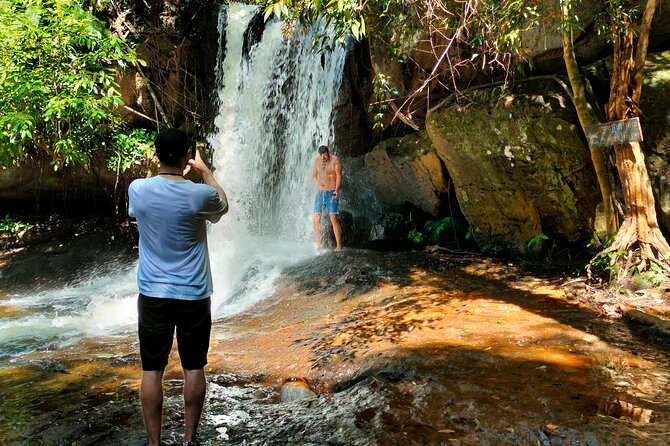 Private Full-Day Tour Khbal Spean And Banteay Srei From Siem Reap - Meeting and Pickup