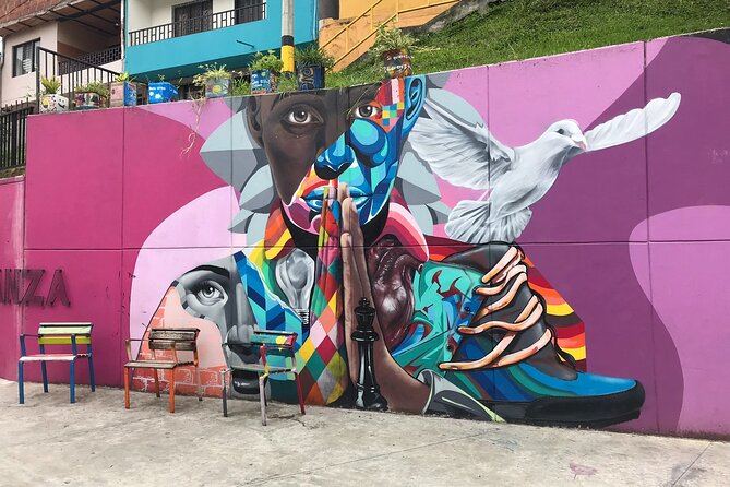 Private Full-Day Tour of Medellín Comuna 13 and Pablo - Participation Details