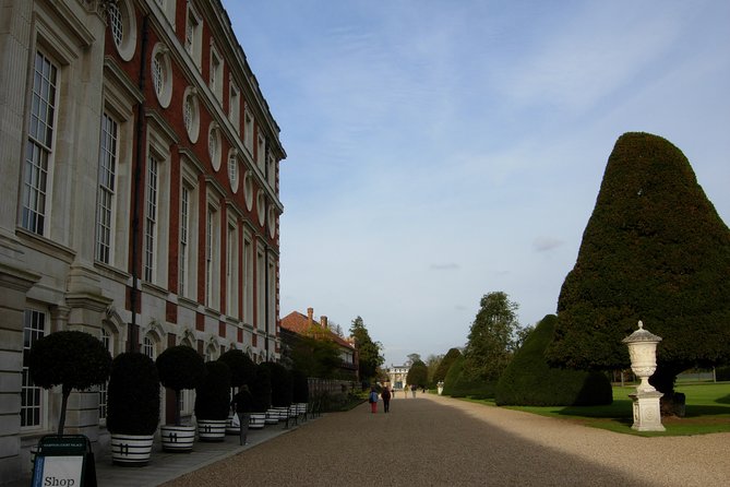 Private Full Day Tour of Windsor Castle and Hampton Court Palace From London - Windsor Castle Exploration
