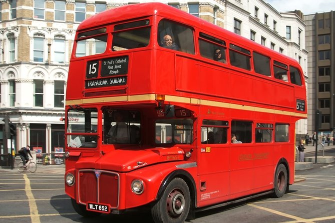 Private Full Day Tour – Pre-Booked Tickets to Tower of London & British Lunch - Thames and Key Landmarks