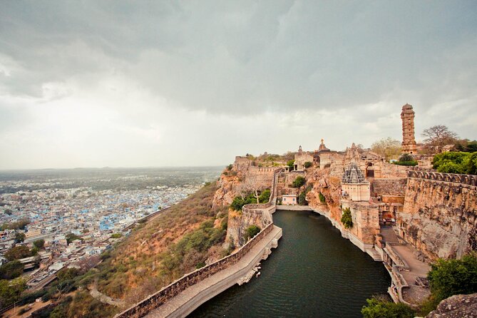 Private Full-Day Trip to Chittorgarh Fort From Udaipur With Optional Guide - Pricing and Inclusions