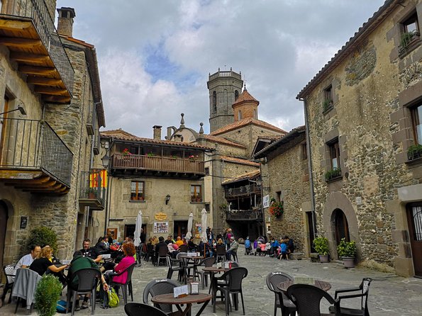 Private Full Day Trip to Medieval Villages of Catalonia + Lunch Front of a Lake - Scenic Landscapes and Photography