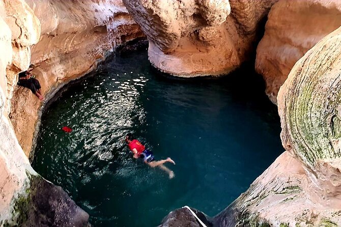 Private Full-Day Wadi Shab and Bimmah Sinkhole Tour - Explore Wadi Shab