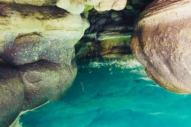Private Full-Day Wadi Shab and Bimmah Sinkhole Tour - Discover Bimmah Sinkhole
