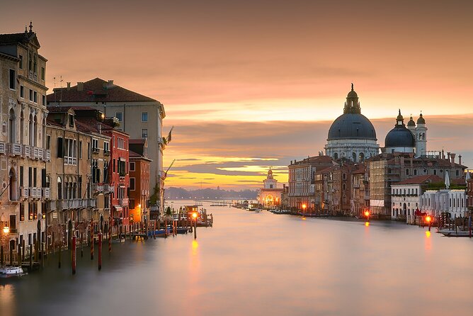 Private Gondola With Serenade for a Romantic Night in Venice - Key Points
