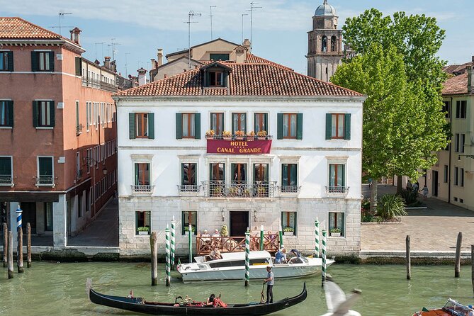 Private Gondola With Serenade for a Romantic Night in Venice - Frequently Asked Questions