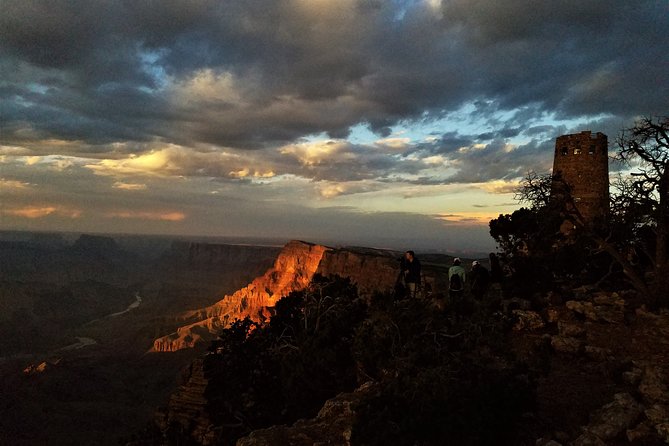 Private Grand Canyon Sunset Tour Including El Tovar Dinner - Guides Expertise and Language Offerings