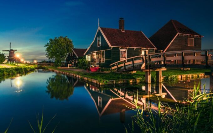 Private Group to Giethoorn and Windmill or Volendam - Frequently Asked Questions