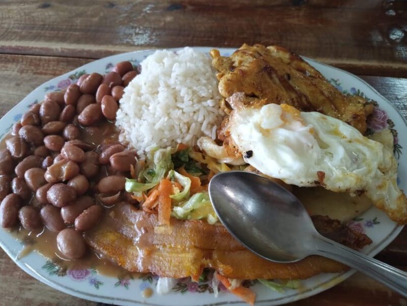 Private Guatape Tour + Typical Colombian Lunch - Key Points
