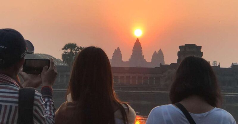 Private Guide: 1-Day Tour to Angkor Wat - Itinerary Highlights