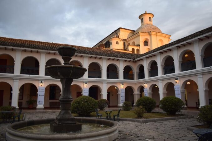 Private Guided City Tour in Popayán - Pricing and Availability