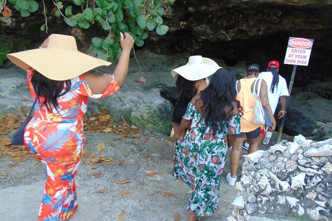 Private Guided Island Tour in Nassau Bahamas -Free Wifi & Drinks - Booking and Communication