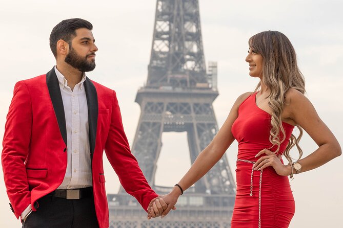 Private Guided Professional Photoshoot by the Eiffel Tower - Photographers Expertise