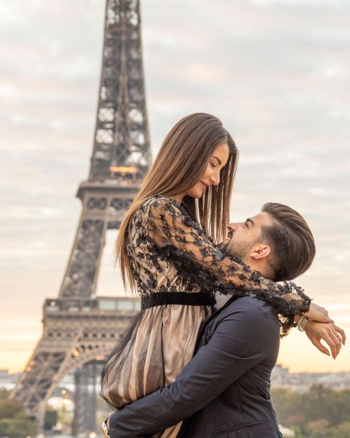 Private Guided Professional Photoshoot by the Eiffel Tower - Photo Selection and Editing