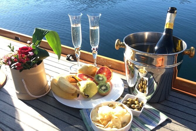 Private Guided Sailing Boat Tour on Lake Como With Aperitif - Meeting Point and Pickup