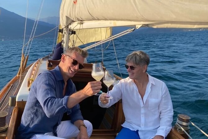 Private Guided Sailing Boat Tour on Lake Como With Aperitif - Accessibility and Participation