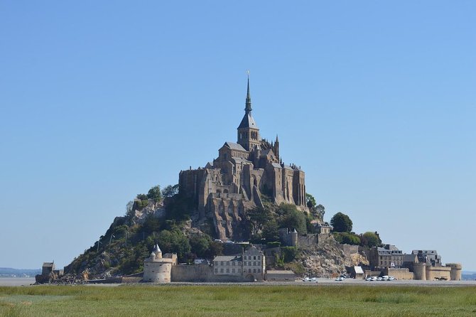 Private Guided Shuttle to Brittany American Cemetery and Mont Saint Michel - Honoring WWII Fallen Relatives