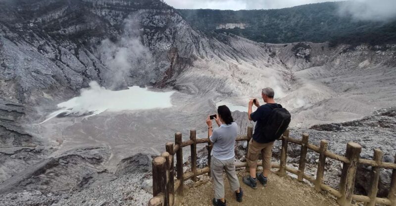 Private Guided Sightseeing Day Tour of Bandung - Inclusions and Exclusions