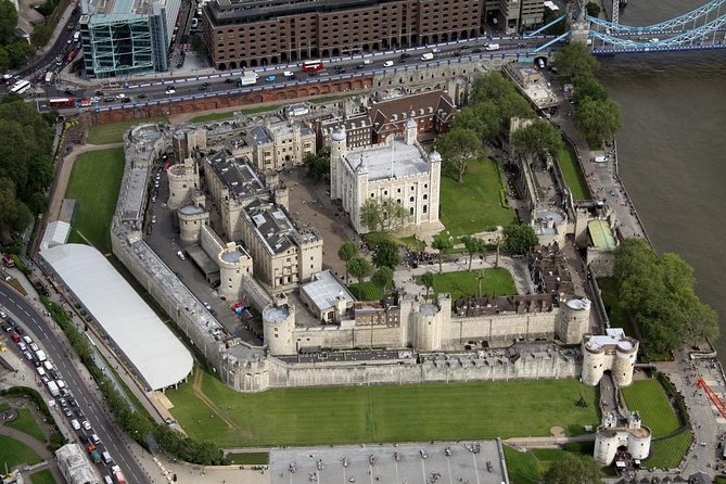 Private Guided Tour: Churchill War Rooms and Tower of London - Discover the Tower of London