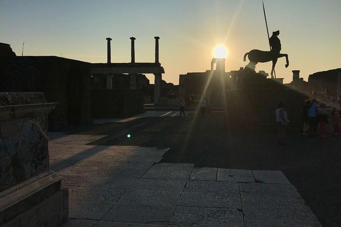 Private Guided Tour. Experience the Everyday Life of the Eternal Town of Pompeii - Explore Ancient Roman Ruins