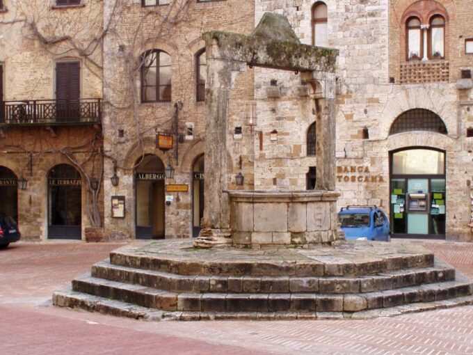 Private Guided Tour in San Gimignano - Exploring San Gimignano