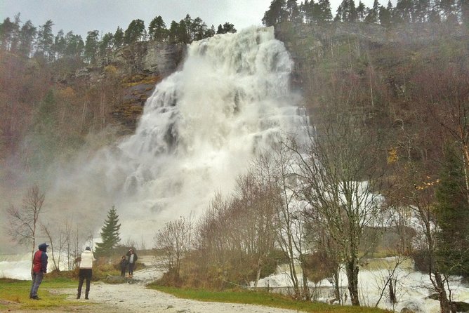 PRIVATE GUIDED TOUR: Norways Highlights – Viking Special, 11-12 Hours – WINTER - Transportation and Pickup Details