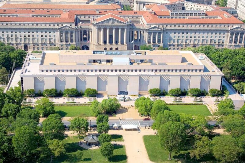 Private Guided Tour of The American History Museum - Stories of American Visionaries