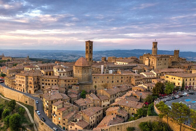 Private Guided Tour of the Medieval Village of Volterra - Qualified Guide