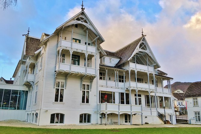PRIVATE GUIDED Tour: Queen of the Fjords - TOUR From Bergen, 6 Hours - Accessibility and Policies