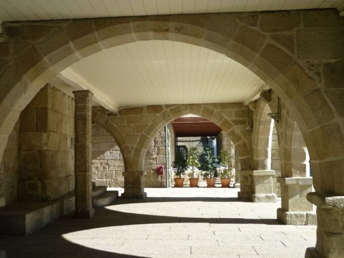 Private Guimarães Half-Day Tour From Porto - Historical Center Exploration