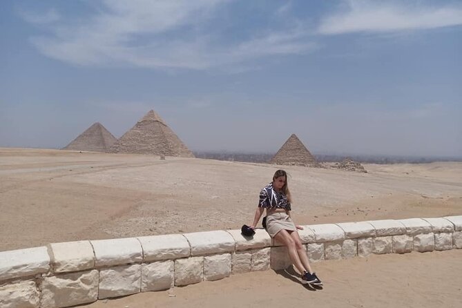 Private Half-Day Guided Tour to Giza Pyramids and Sphinx With Female Guide - Discovering the Sphinx