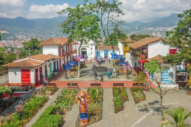 Private Half Day Medellín City Tour With Comuna 13 - Meeting and Pickup