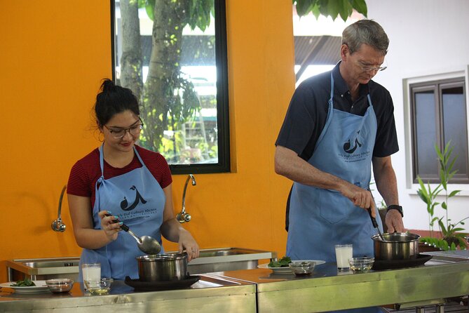 Private Half-Day Thai Cooking Class in Chiang Mai - Exploring the Local Market