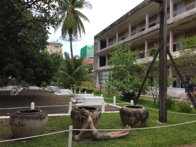 Private Half Day to Killing Field and S21 Genocidal Museum - Exploring Choeung Ek