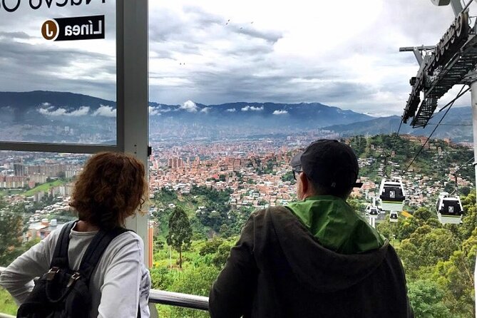 Private Half-Day Tour at Comuna 13 & Exotic Fruit Market! - Logistical Details and Inclusions