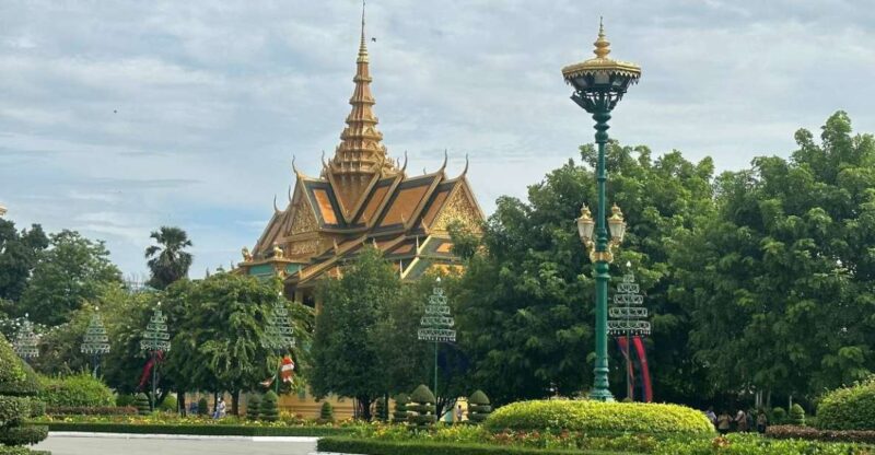 Private Half Day Tour to Royal Palace, Wat Phnom - Good To Know